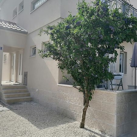 Apartmani Sruk Sukošan Zewnętrze zdjęcie