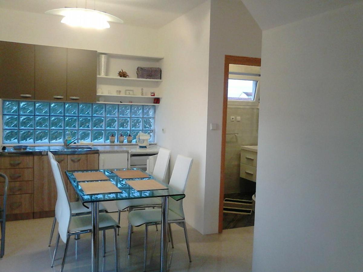 Apartmani Sruk Sukošan Zewnętrze zdjęcie