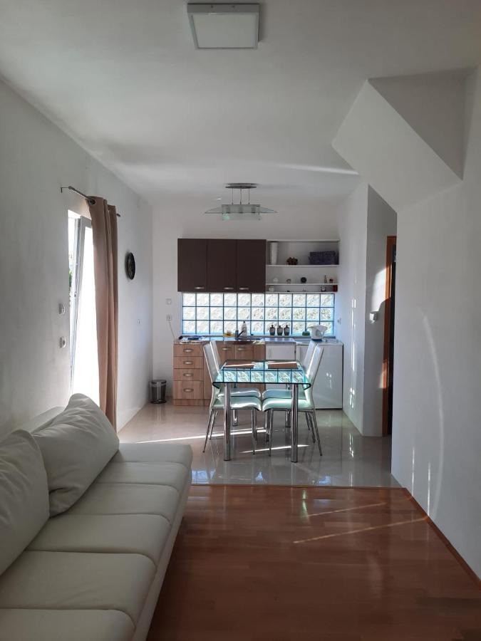 Apartmani Sruk Sukošan Zewnętrze zdjęcie