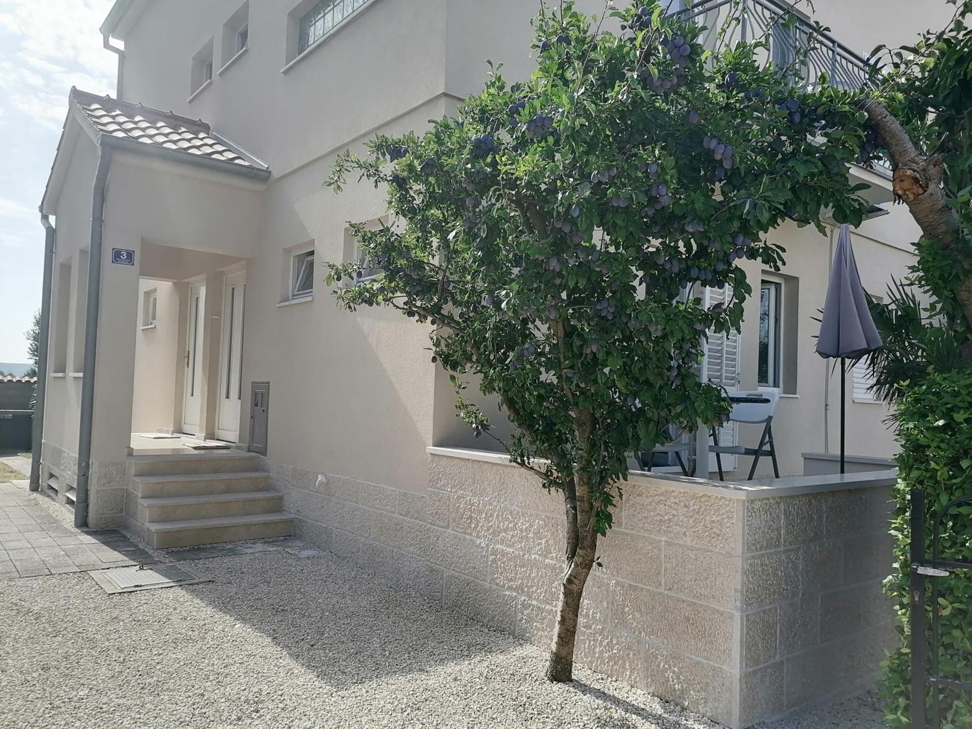 Apartmani Sruk Sukošan Zewnętrze zdjęcie